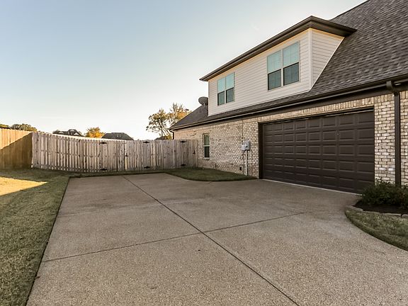 3rd image of 1219 Heritage Lake Dr