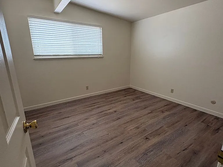 406 Scripps Dr — Photo 8