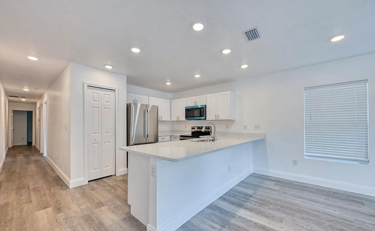 4 bed, 2100 sqft, $1,700 — Photo 1