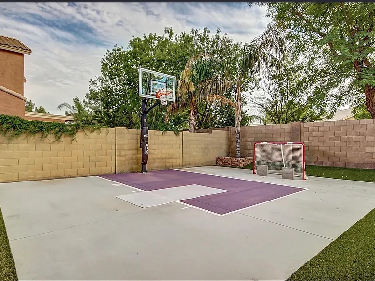 669 E Betsy Ln — Photo 5