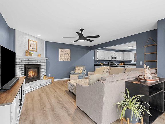 3rd image of 921 E Windfield Pl APT A