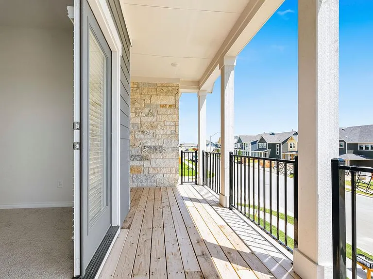 245 Leeland Dr — Photo 23