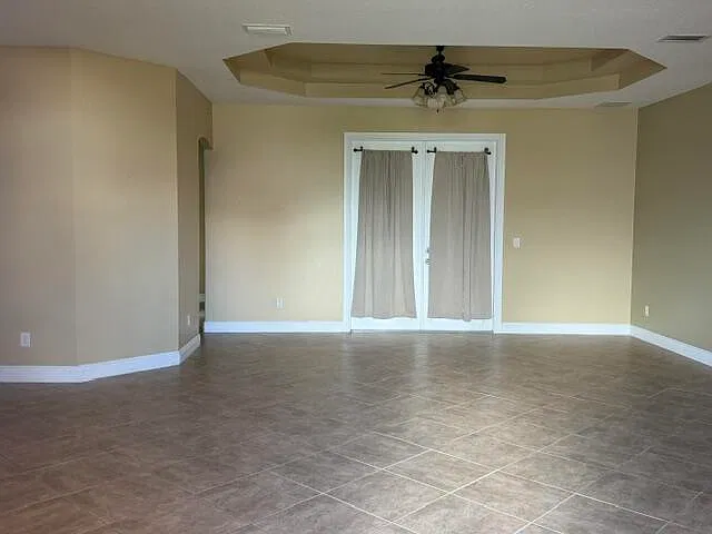 3 bed, 2.0 bath, 2120 sqft, $2,880 — Photo 4