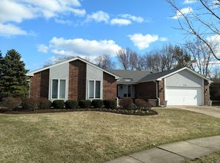 1204 Amy Ln, Libertyville, IL 60048
