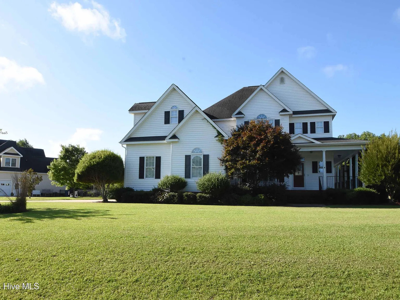 4 bed, 2.5 bath, $2,500 — Photo 1