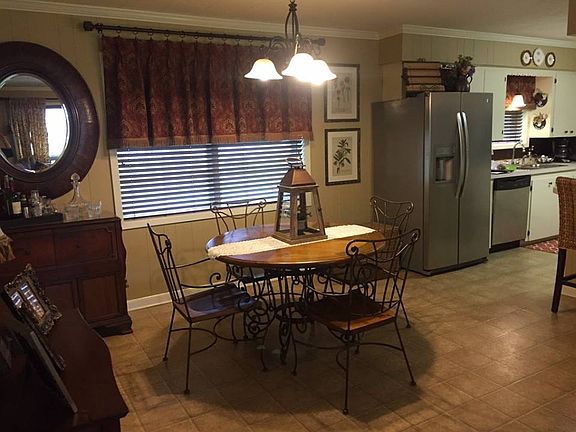 3rd image of 418 Demoncherveaux Blvd