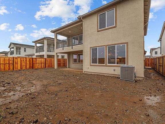 Mountaingate 47 Exterior