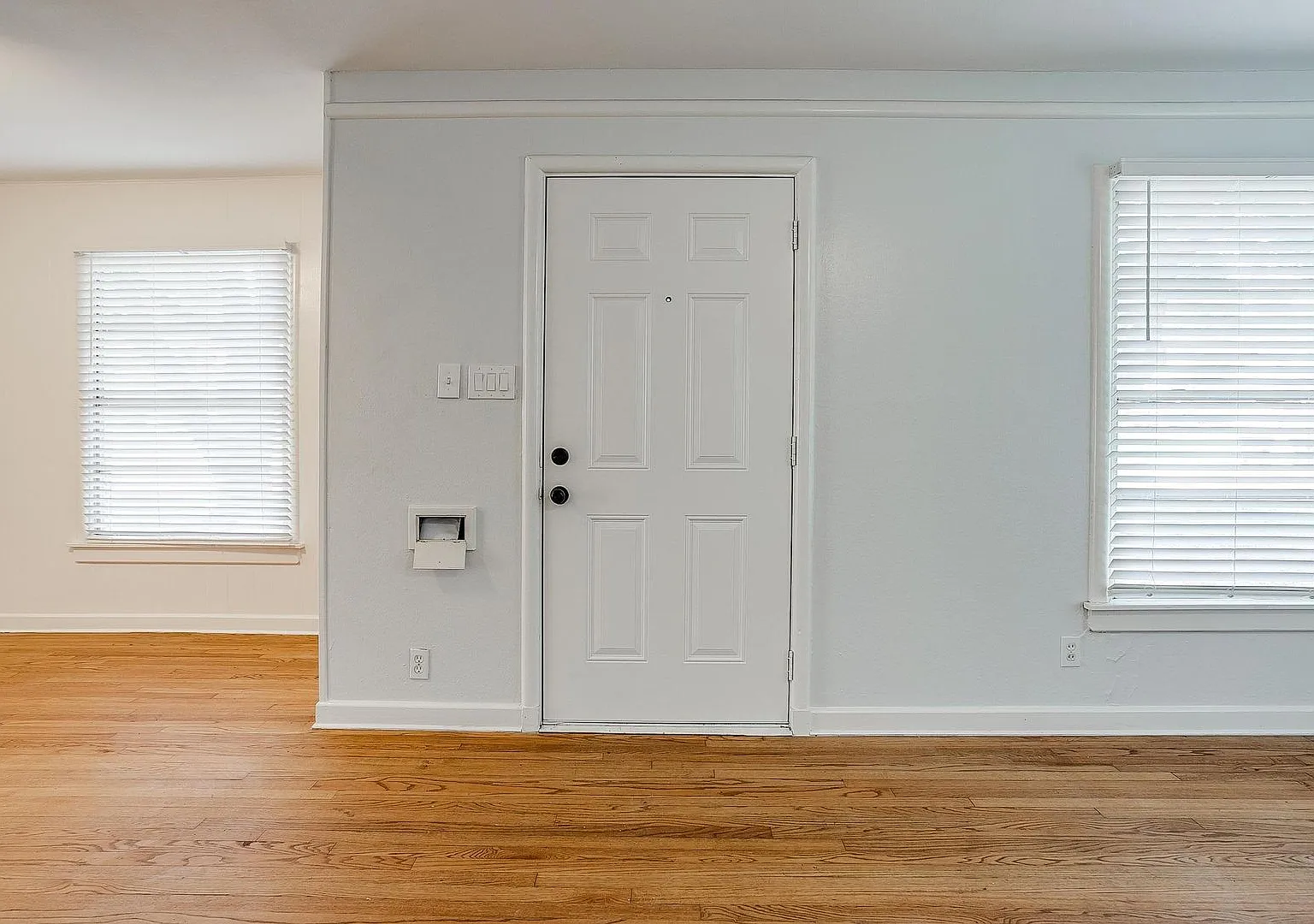 Fresh on the Market- 2 Bed, 1 Bath home in Westcliff, Minutes from TCU- 76109 — Photo 3