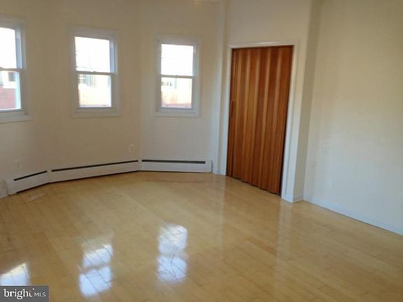 3rd image of 2062 Lombard St #2