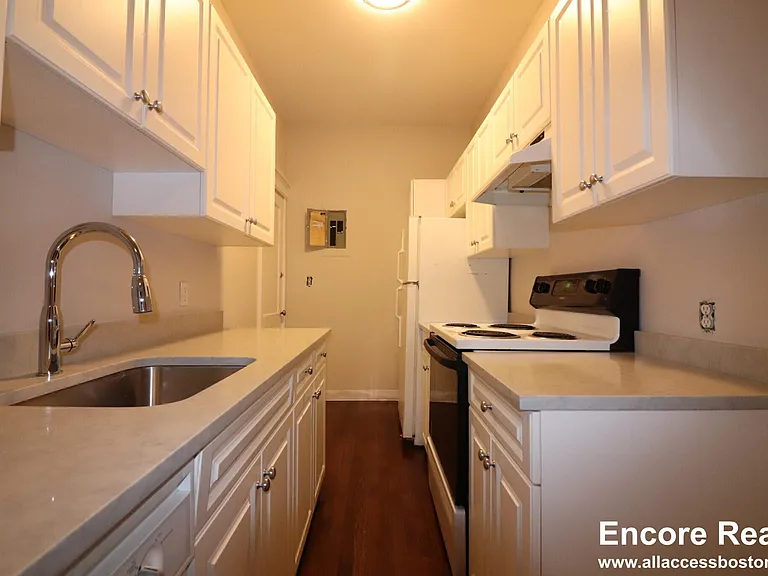 25 Stearns Rd #4 — Photo 7
