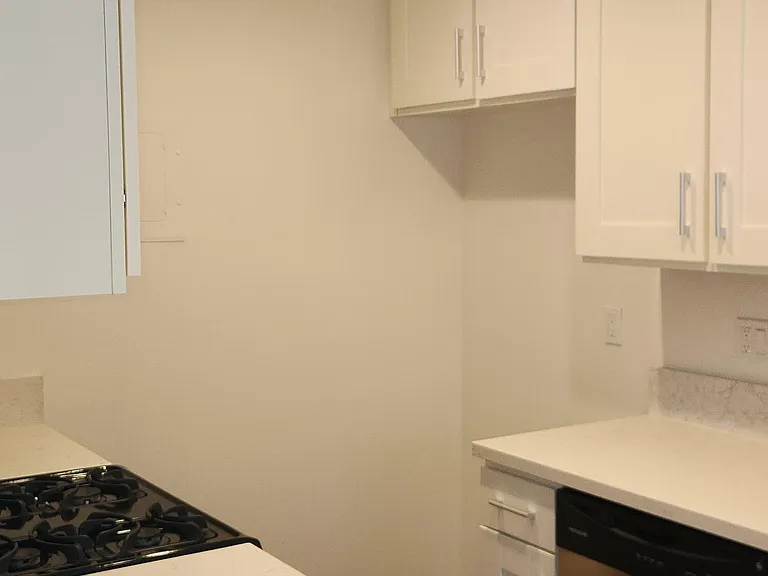 Sherman Pines Apartments — Photo 22
