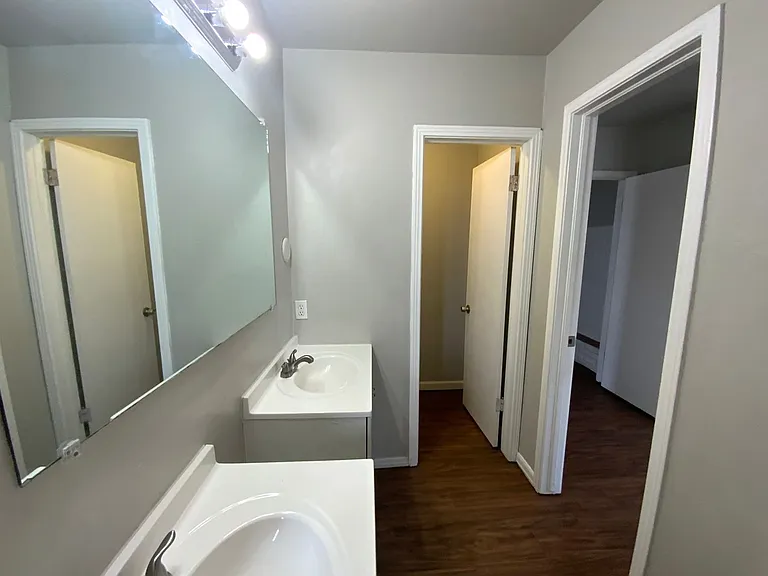 4206 N Donald Ave — Photo 7