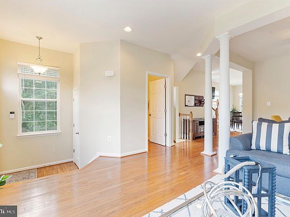 4th image of 8583 Wyngate Manor Ct
