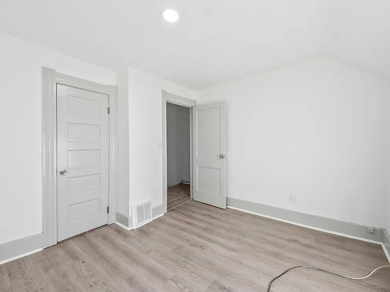 2069 W 81st St — Photo 17