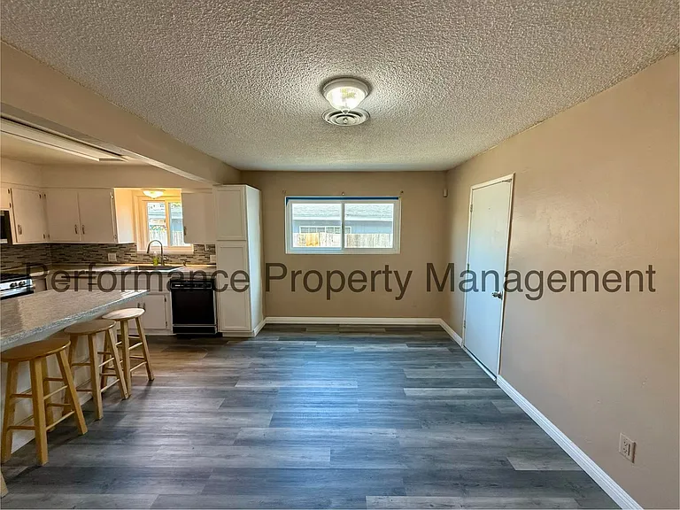 5424 Le Conte Ave — Photo 4