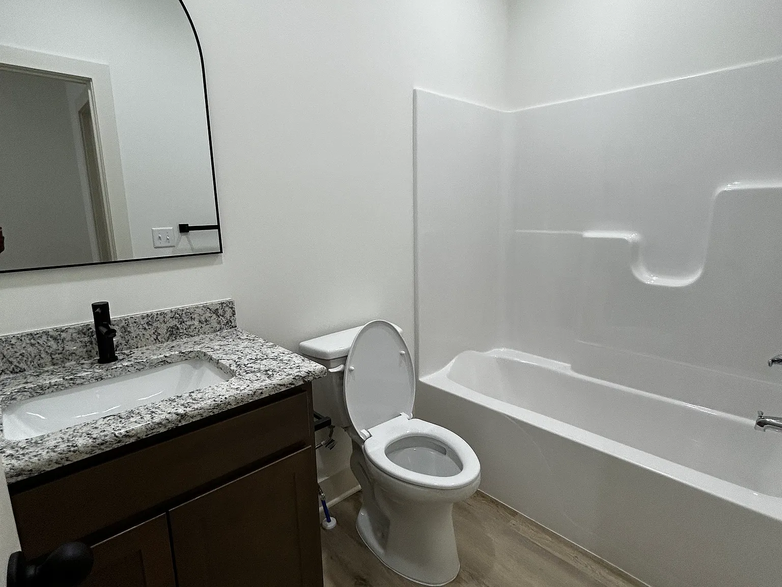 4 bed, 2400 sqft, $1,950 — Photo 4