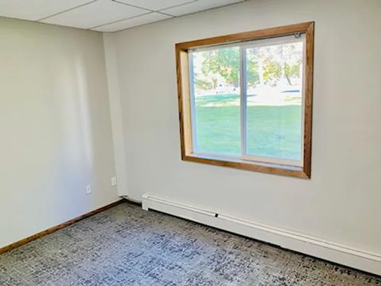 555 Central Ave S — Photo 4