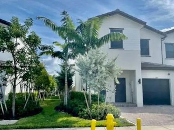 241 SW 159th Ct, Pembroke Pines, FL 33027