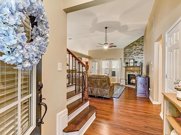 3rd image of 2597 Woodford Ln