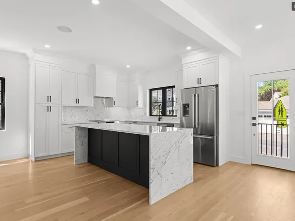 1A Brook St, Manchester, MA 01944