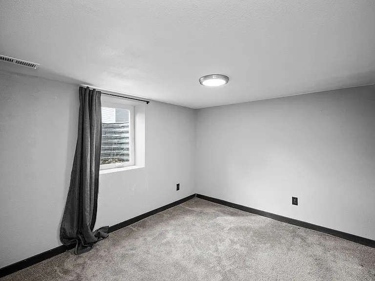 2618 N Ash St — Photo 16