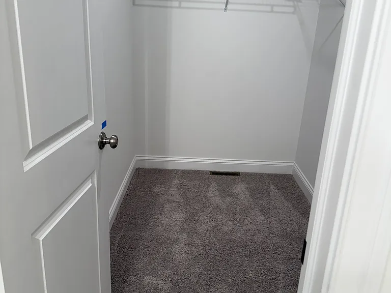 basement room 4 walk in closet