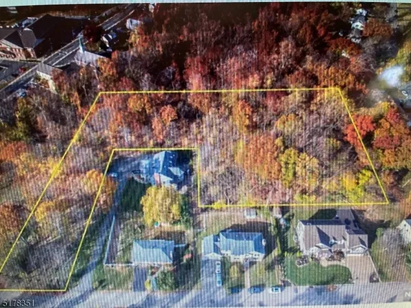 35 Chalmers Ave, North Haledon, NJ 07508