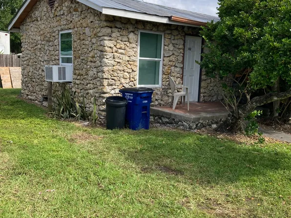 42 Cypress St, N Fort Myers, FL 33903