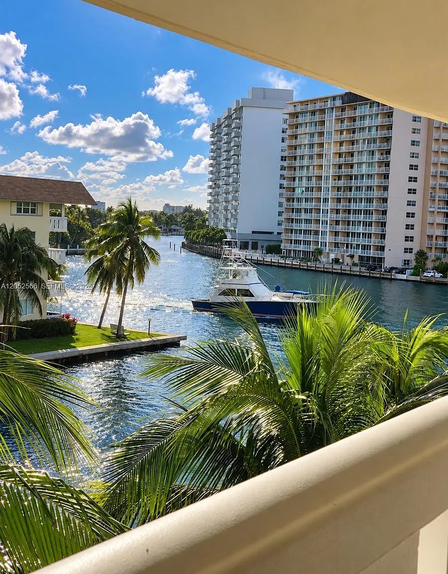 Islands-Bermuda Condo — Photo 1
