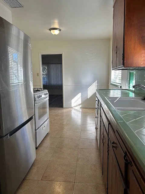 3 bed, 1330 sqft, $3,299 — Photo 4