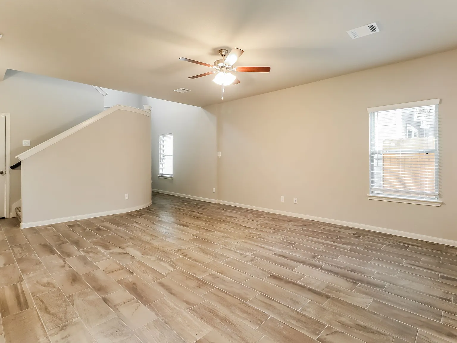 4 bed, 3.5 bath, 2064 sqft, $2,489 — Photo 4