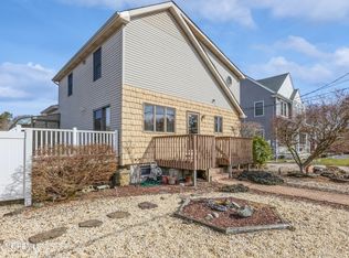 509 Riverside Dr, Bayville, NJ 08721