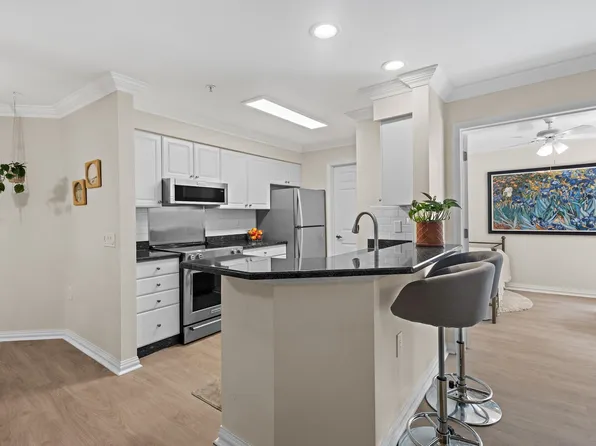 8530 Greenway Blvd Unit 107, Middleton, WI 53562