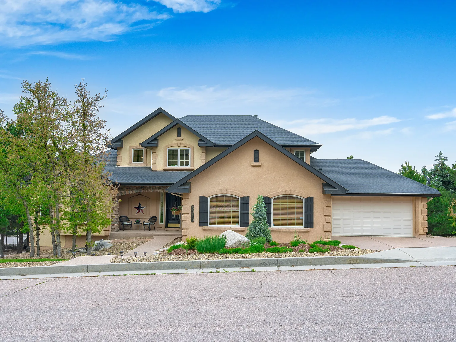 5 bed, 5946 sqft, $7,500 — Photo 1