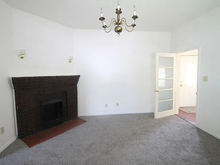 556 Flint St — Photo 8