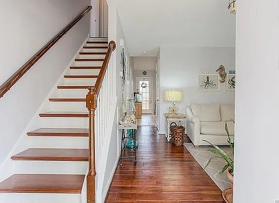 3rd image of 9724 Willow Glen Ln