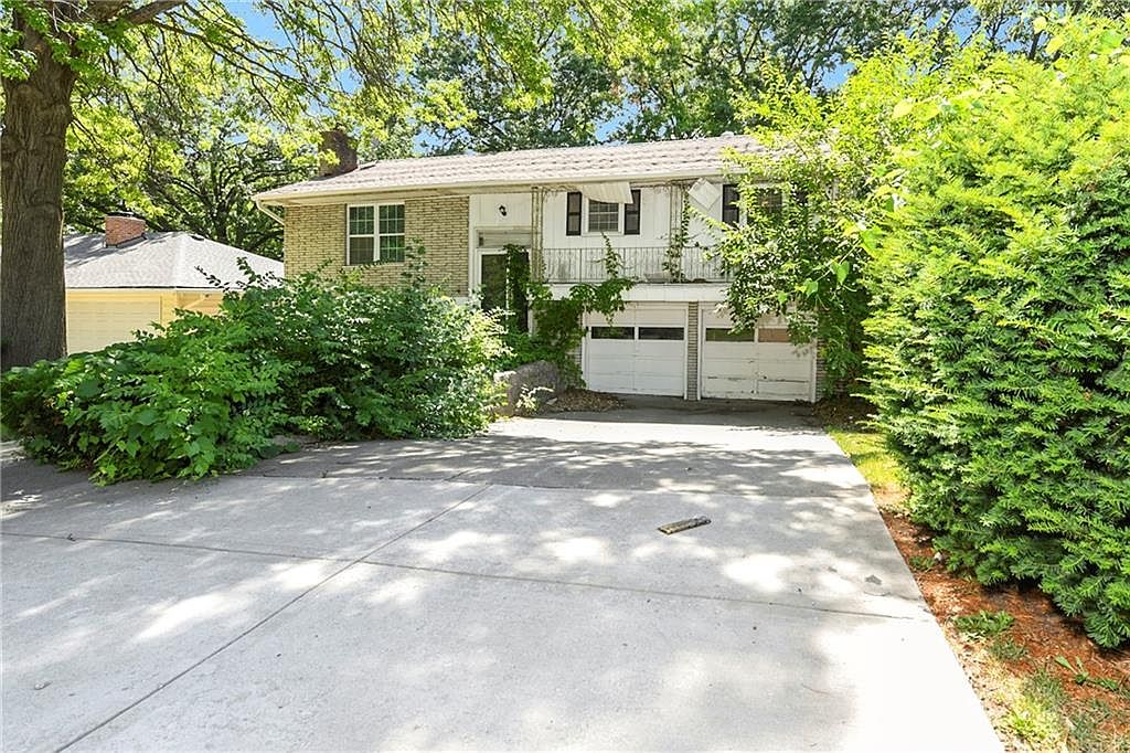 9222 Wyandotte St, Kansas City, MO 64114 MLS 2444465 Zillow