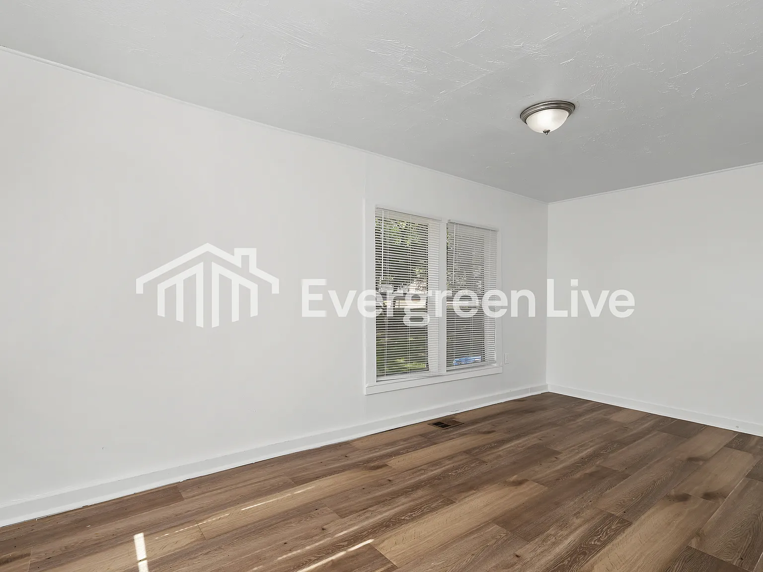 3 bed, 1.5 bath, 1391 sqft, $1,445 — Photo 3