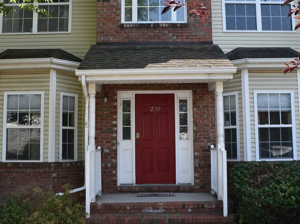 239 Pinelli Dr, Piscataway, NJ 08854