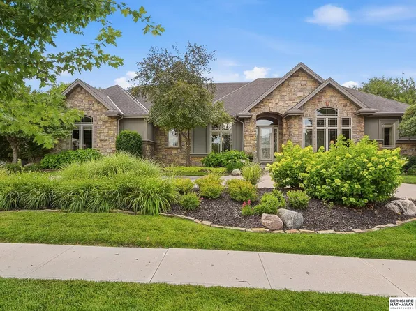 18905 Lafayette Ave, Elkhorn, NE 68022