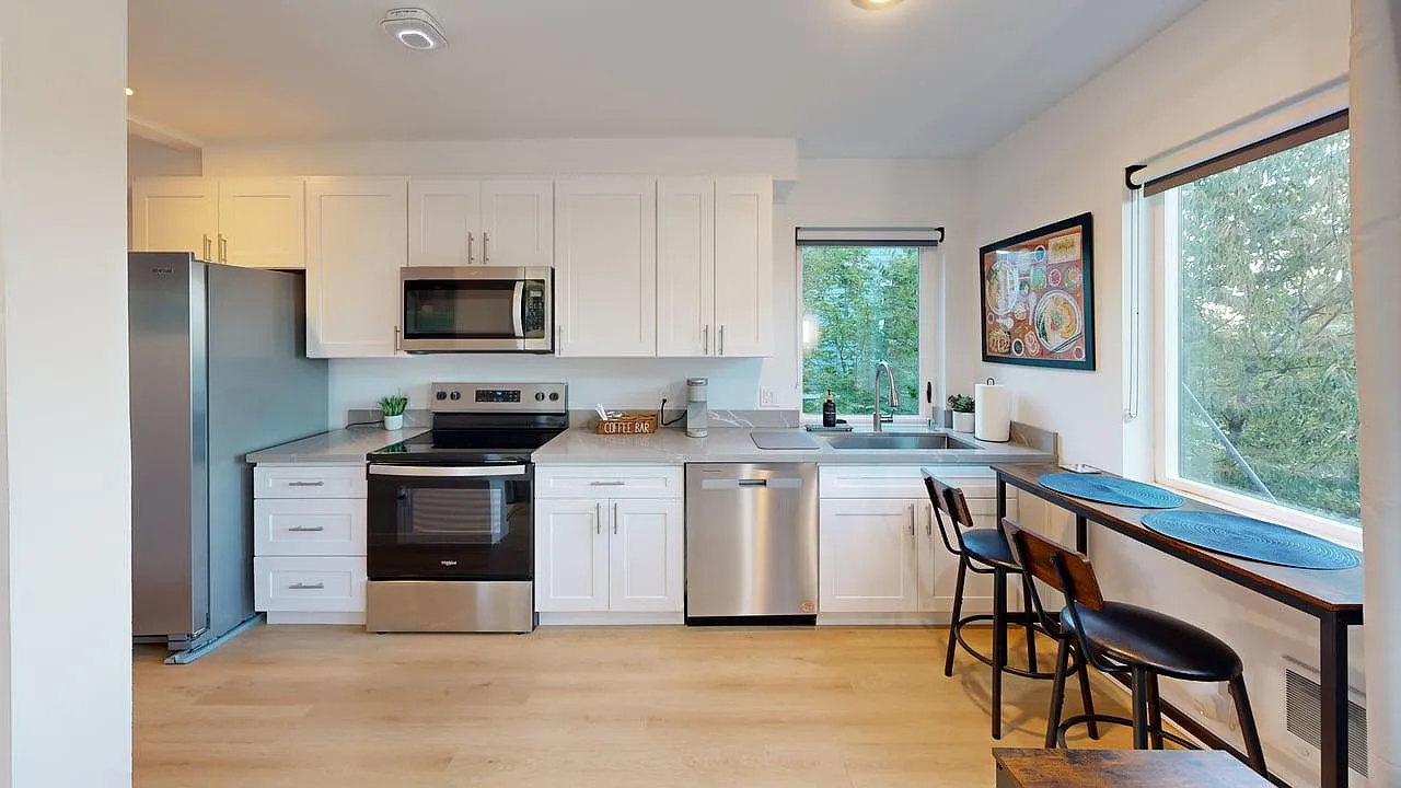 Studio, 337 sqft, $2,000 — Photo 2