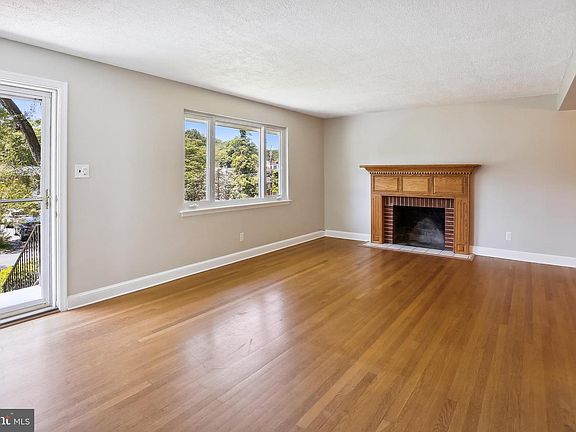 5th image of 3719 Lockwood Ln