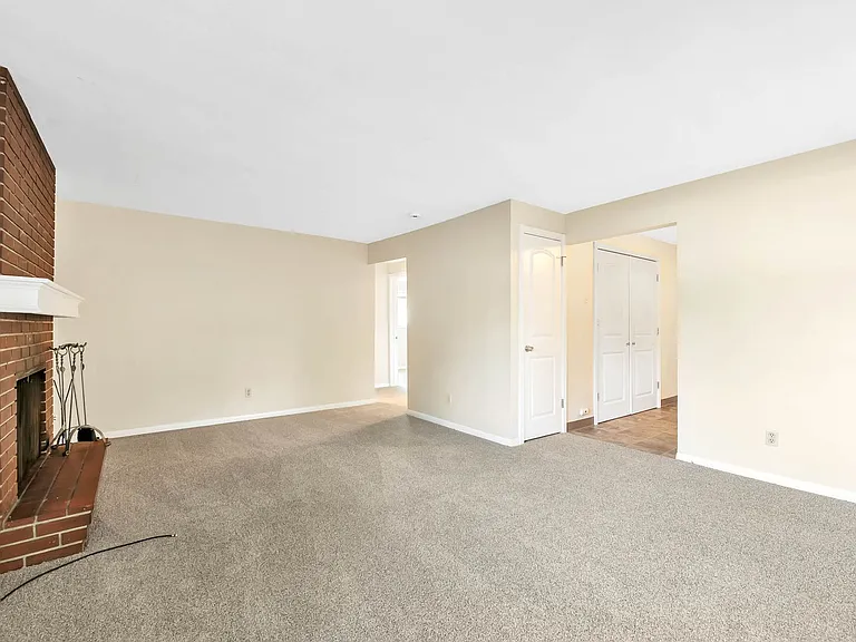 Ferry St - 4 Plex — Photo 9