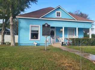 411 E Thornton St, Three Rivers, TX 78071