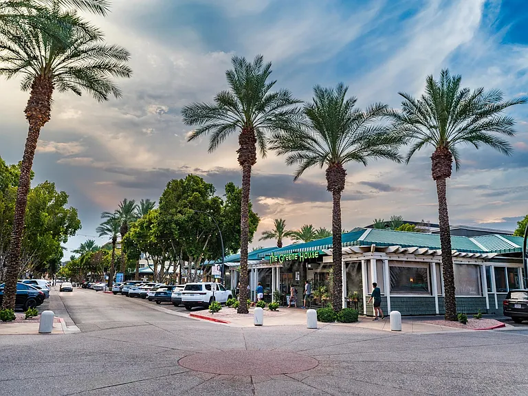 Savor diverse flavors and gourmet dishes at Kierland Commons Dining.