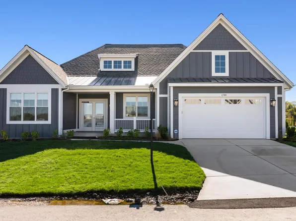 1727 North River CIRCLE, River Hills, WI 53217