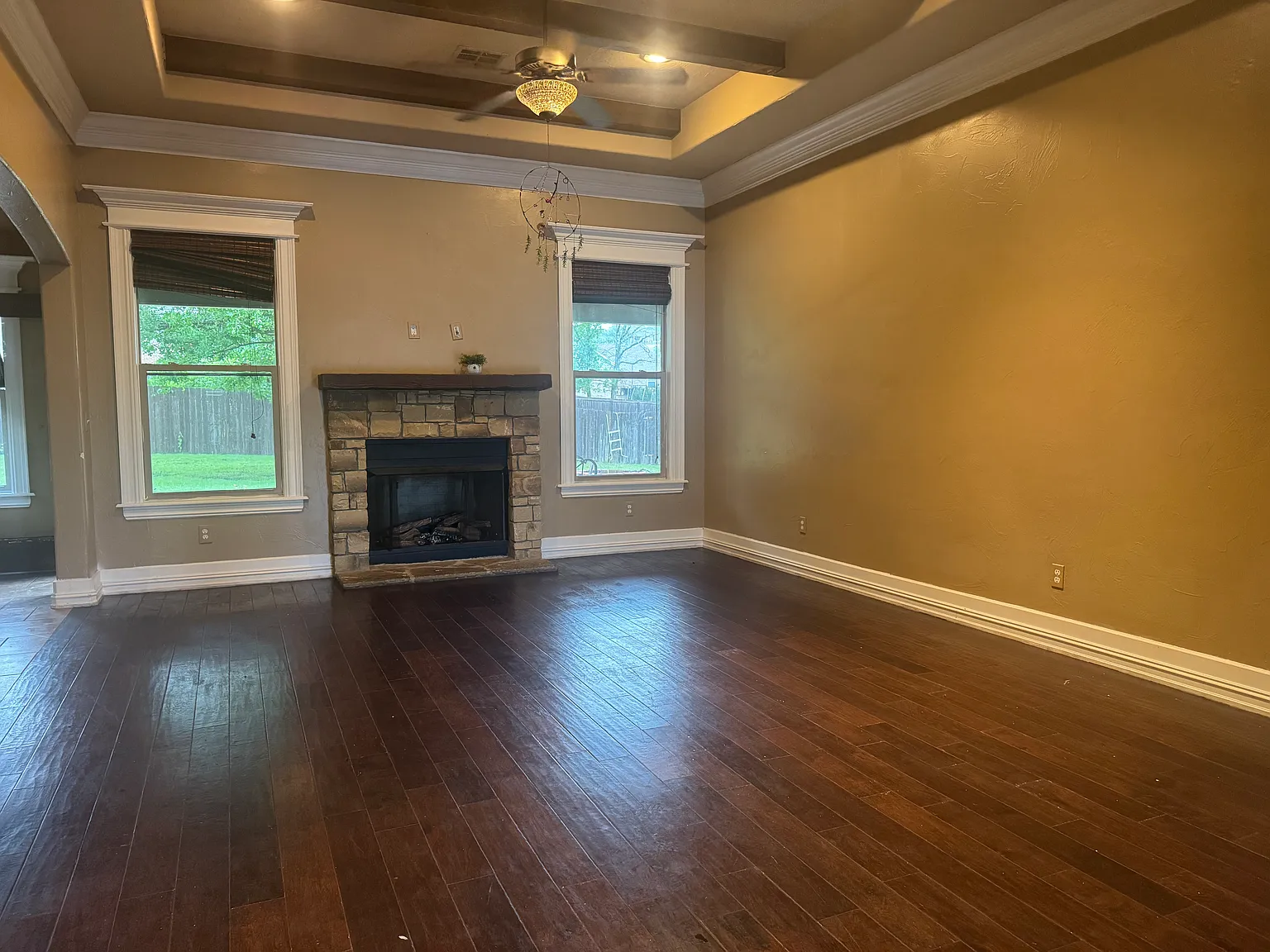 3 bed, 2008 sqft, $2,250 — Photo 2