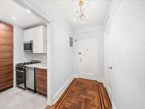 410 Central Park West 2F image 3 of 12