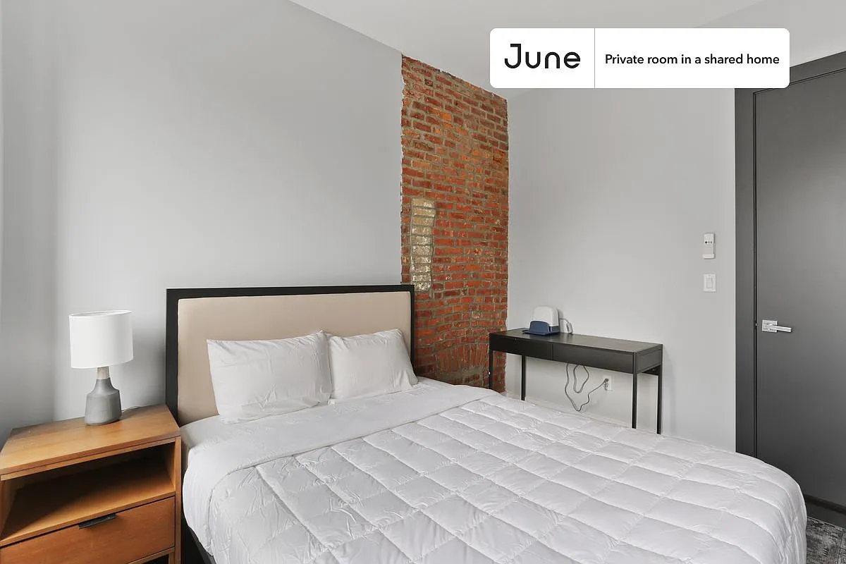 Queen bedroom in 4 bed/2 bath home in Bedford-Stuyvesant #733 B — Photo 2