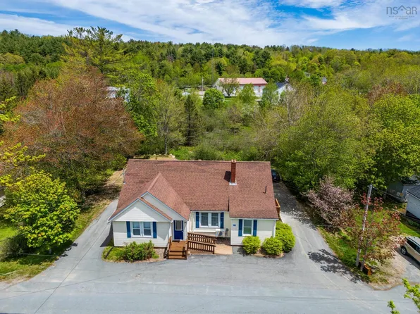 24 Varner Rd, Lunenburg, NS B0R 1E0